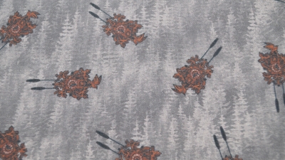 Schwarzwaldstoff, graue Kuckucksuhren, Stoff mit Kuckucksuhren, Stoff im Landhausstil Landhausstoff Dekostoff im Landhausstil, Schwarzwald, Schwarzwaldkollektion, Kuckuck, Kuckucksstoff, grau