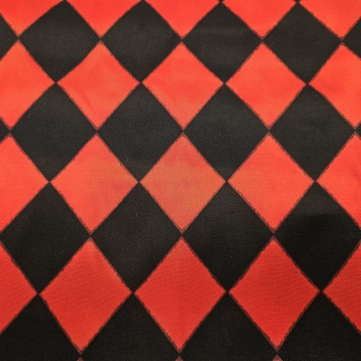 Raute schwarz-rot Satinstoff glänzend Raute schwarz-rot mit Druckfehler 1.B Ware
