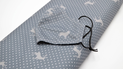 Maskenstoff Infinity Line Punkte Hirsch grau Eigenproduktion Deco-Line Hirsch Landhaus  Design Schwarzwald Design Stoff mit Hirsch für Masken Maskenstoff Trevira Trevira Bioactive  nähen Shield Pro Albstoffe Shield protect me