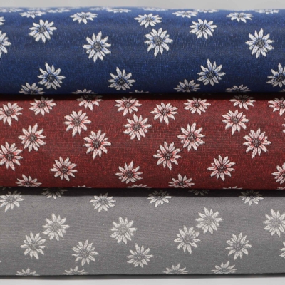 Landhausstil grauer Edelweiß Stoff mit Edelweiss grauer Jacquard Jacquardstoff im Landhaus Landhausstoff mit grauen Edelweiß grau