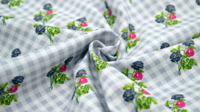 Schwarzwaldstoff, Stoff mit Hirschen und Herzen , Hirsche mit Herzen und Punkten, moderner Hirschsoff, Stoff mit Hirschen Stoff im Landhausstil Landhausstoff Dekostoff im Landhausstil, Schwarzwald, Schwarzwaldkollektion