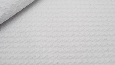 geprägter Fastnachtsstoff in Silber, Zaubererstoff, Ritterstoff, silberner Bekleidungsstoff, silberner Kostümstoff, Hahnentritt, Glitzernder Verkleidungsstoff, Waffelstepp in Silber für Fasching und Karnevalskostüme Pepitamuster