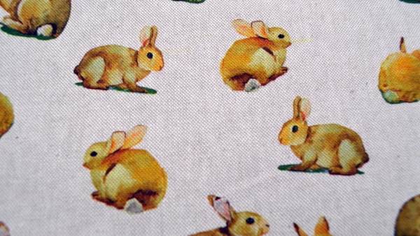 Stoff zu Ostern, Dekostoff mit Osterhase,  Osternstoff, Hoppelhase, Hasenstoff, Beatrix Potter Stoff,