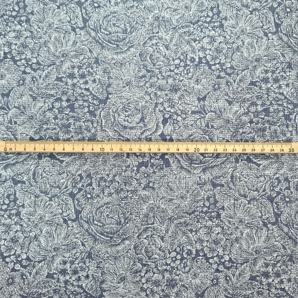 Dekostoff jeansblau mit weißen Rosen bedruckt Rosenstoff