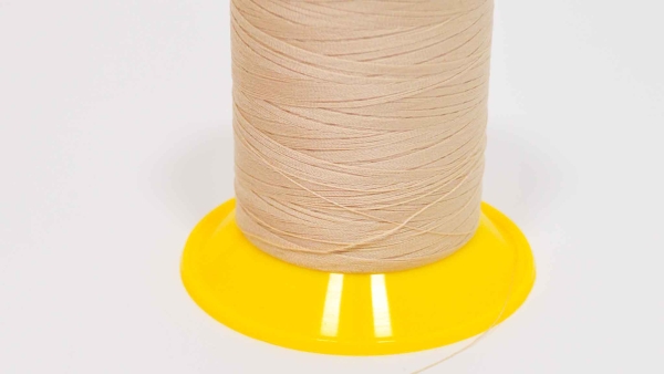 elastischer Faden beige col 1241Elastic Poly Elastic 1500 m beiges Garn Zwirn faden beige Reutex Poly 120 elastisches Garnmarine beiges Nähgarn Poly Elastic Reutex beige Beige Nähgarn elastisches Garn Stretchgarn für Stretchstoffe Nähgarn Spule Cone Nähse