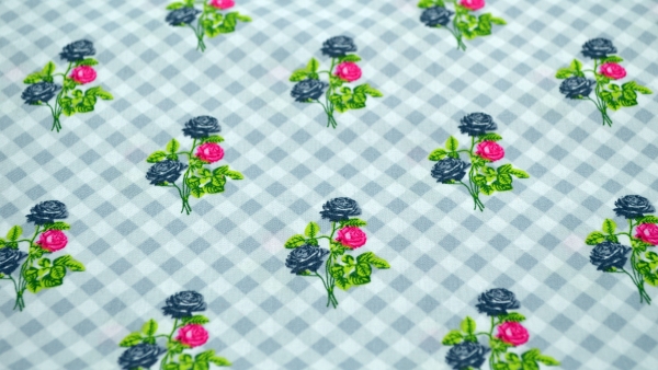 Rosenstoff, Stoff mit Rosen und Rauten, Landhausstoff Dekostoff im Landhausstil