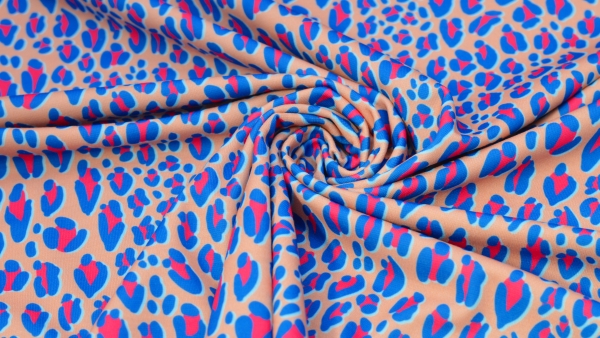 Leo Print Leoprint apricot  Hamburger Liebe Safari Leo in Grau Shield Albstoffe Shield protect me stay save Albstoffe Shield Jersey antimikrobiell Trevira-Bioactive Stoff für Mundschutzmasken Hightech-Faser Trevira-Bioactive Botanical Herbes von Hamburger
