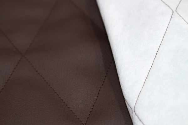 Dunkelbraunes Kunstleder gesteppt - Rolls 45x100 - Steppung 8,50cm