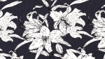Lilien NONL 15238/008 Navy Leinen mit Lilien Blumen Leinen maritimes Halbleinen Leinen Viskose Gemisch Lilien  Halbleinen in Navy  marines Leinengemisch mit Blätter Leinen  Lilienstoff aus Leinen navy blue maritim
